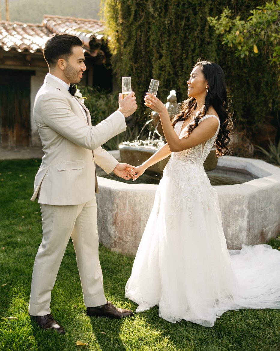 casa-cody-wedding-couple-cheers